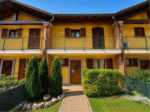 casa indipendente in vendita a Castello di Brianza in zona Cologna