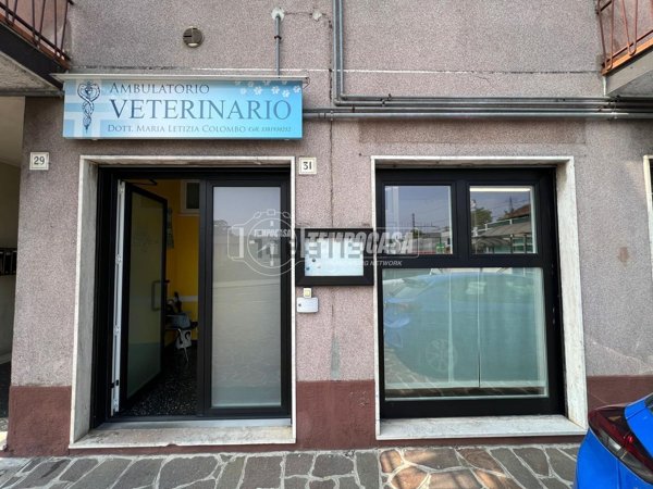 locale commerciale in vendita a Cernusco Lombardone