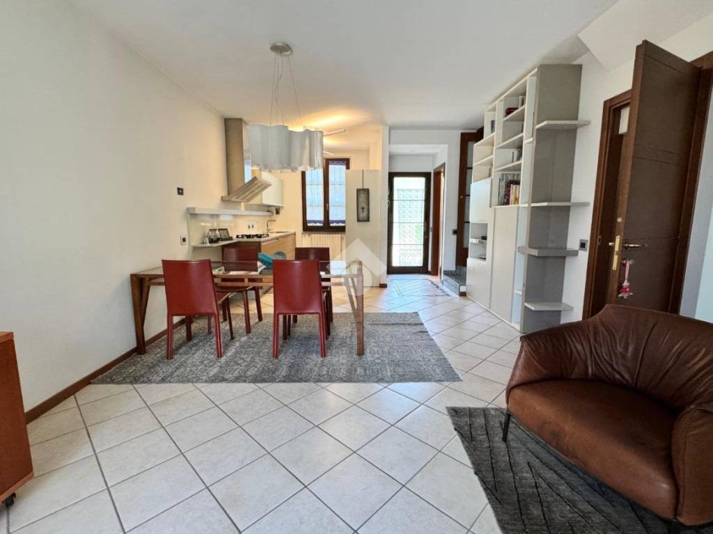 casa indipendente in vendita a Cernusco Lombardone