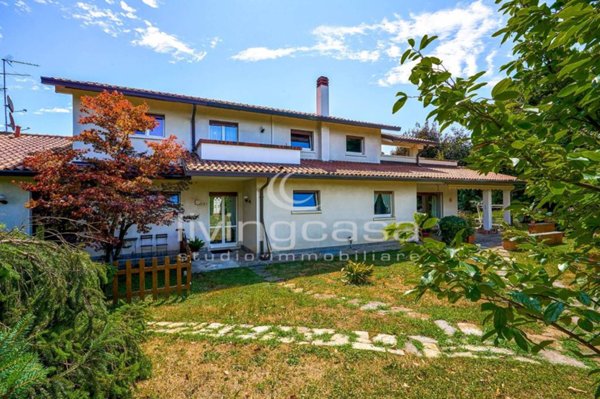 casa indipendente in vendita a Cernusco Lombardone