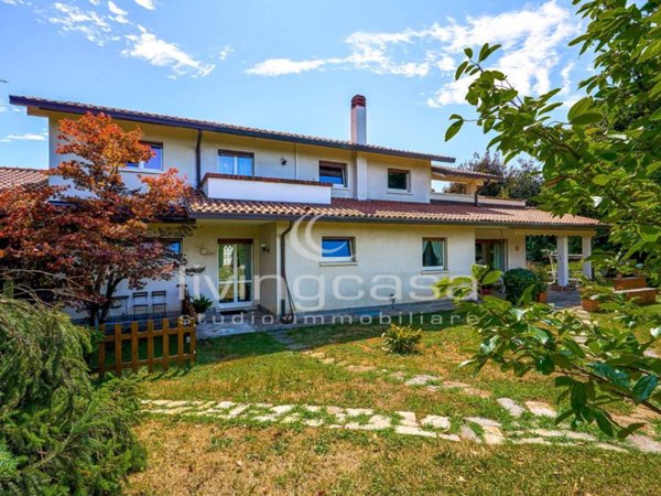 casa indipendente in vendita a Cernusco Lombardone