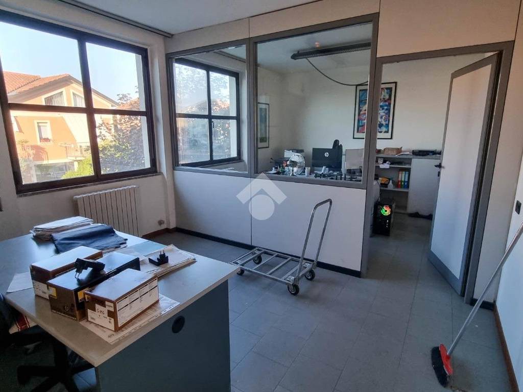 ufficio in vendita a Cernusco Lombardone