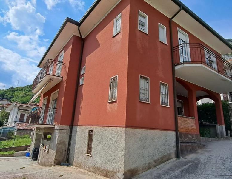 casa indipendente in vendita a Cesana Brianza