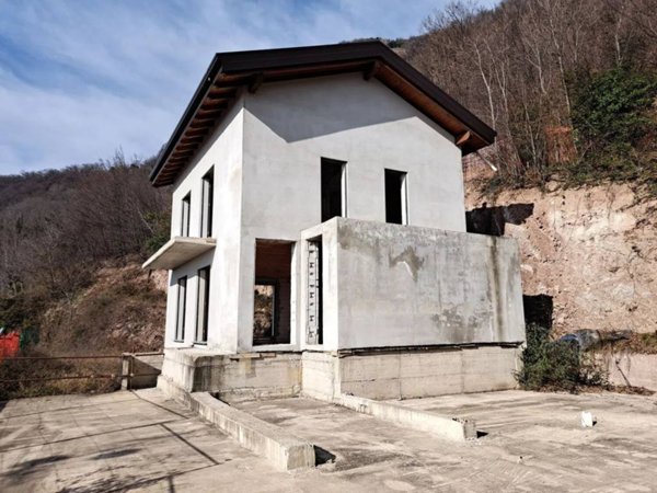 casa indipendente in vendita a Cesana Brianza