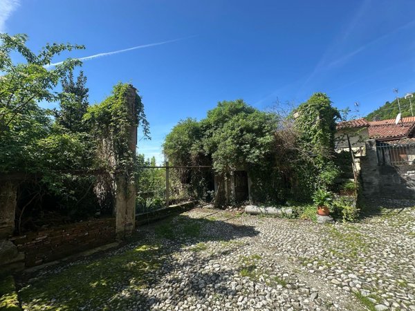 pentavano in vendita a Cesana Brianza