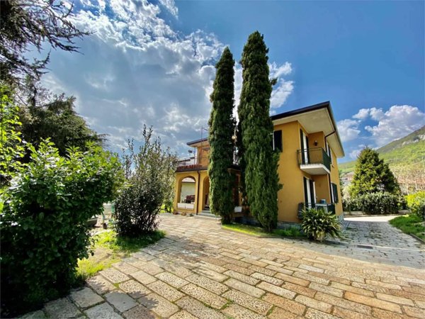 casa indipendente in vendita a Cesana Brianza