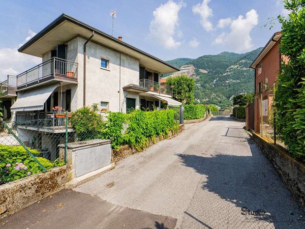 casa indipendente in vendita a Cesana Brianza