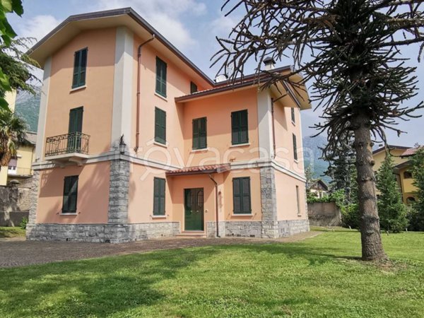 casa indipendente in vendita a Civate
