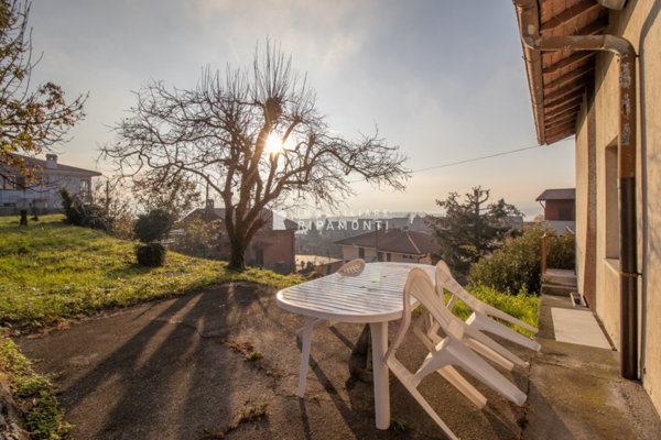 casa indipendente in vendita a Civate