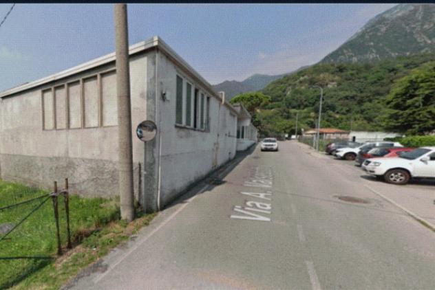 locale commerciale in vendita a Civate