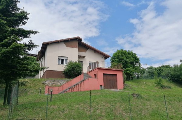 casa indipendente in vendita a Civate