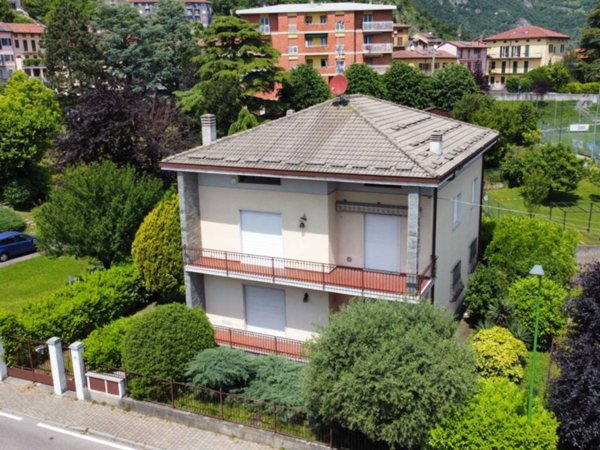 casa indipendente in vendita a Civate