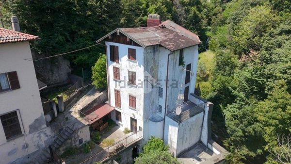 casa indipendente in vendita a Civate