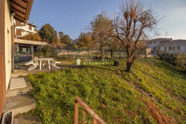casa indipendente in vendita a Civate