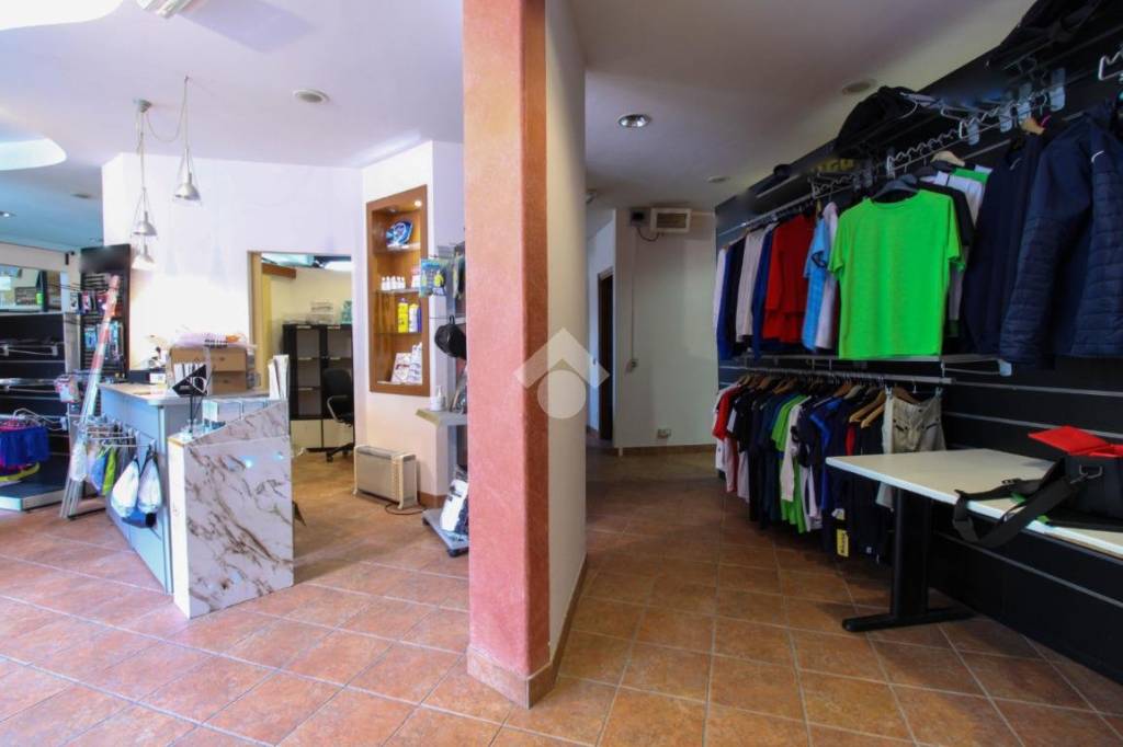 negozio in vendita a Civate