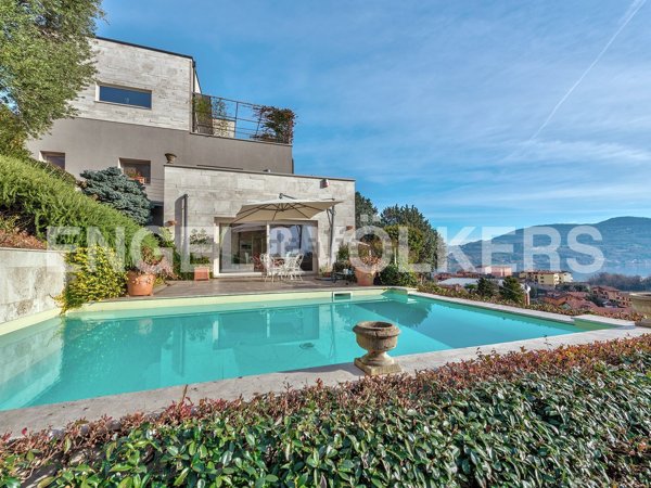 casa indipendente in vendita a Civate