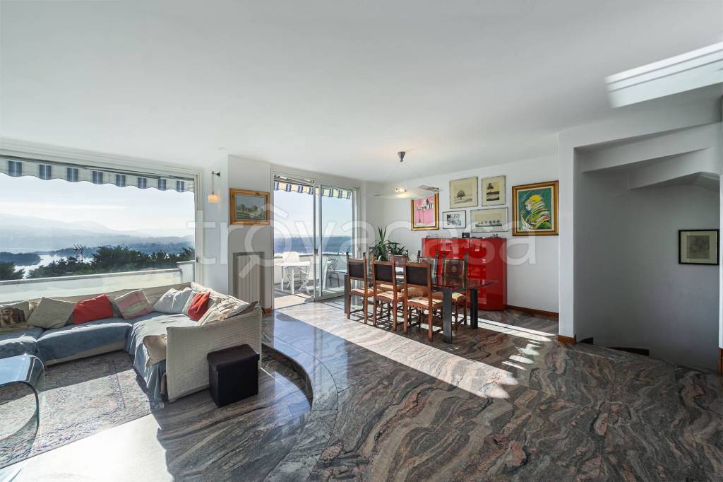 casa indipendente in vendita a Civate