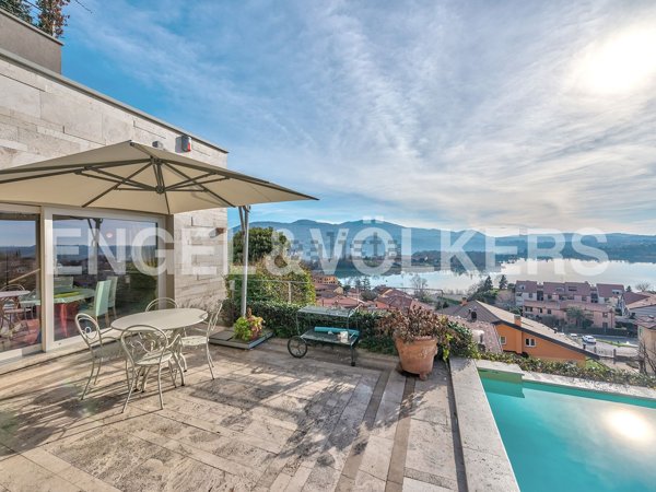 casa indipendente in vendita a Civate