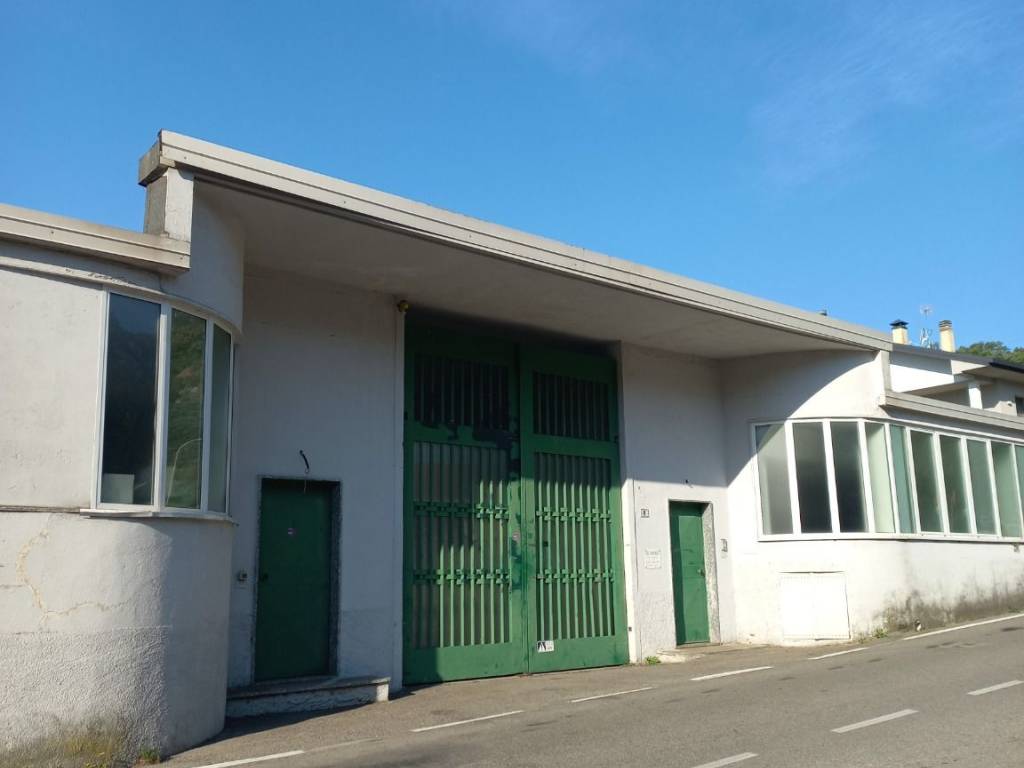 locale commerciale in vendita a Civate