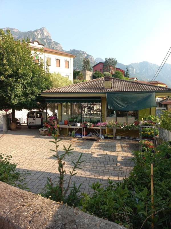 casa indipendente in vendita a Civate