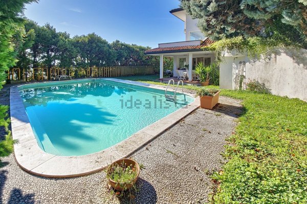 casa indipendente in vendita a Civate