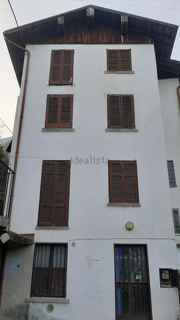 casa indipendente in vendita a Civate