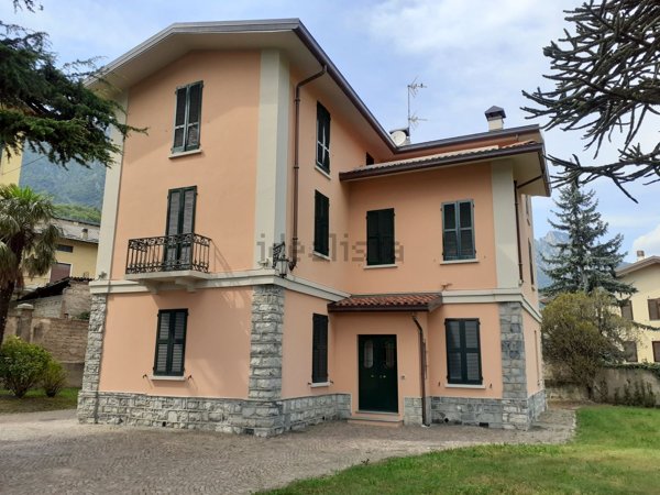casa indipendente in vendita a Civate