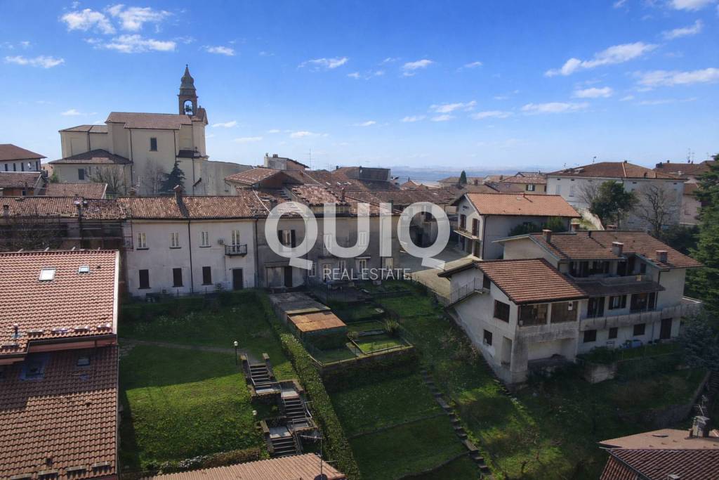 casa indipendente in vendita a Civate