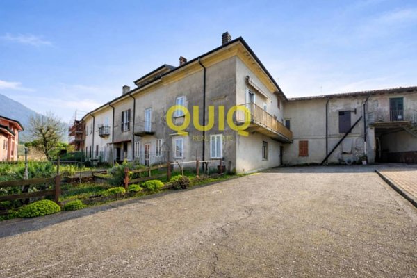 casa indipendente in vendita a Civate