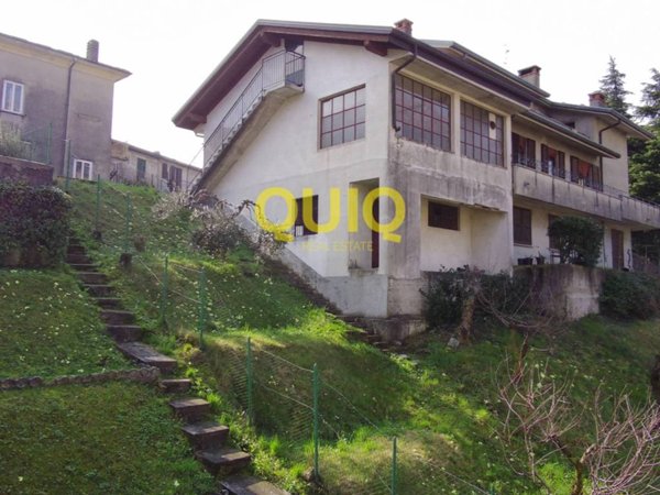 casa indipendente in vendita a Civate