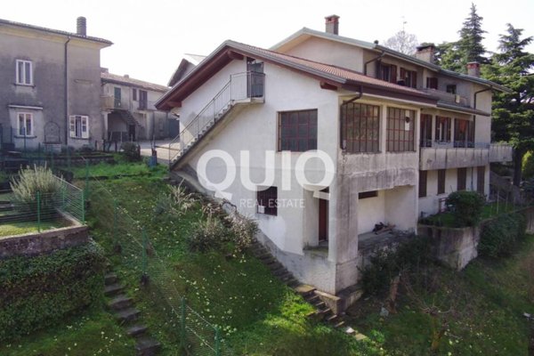 appartamento in vendita a Civate in zona Isella