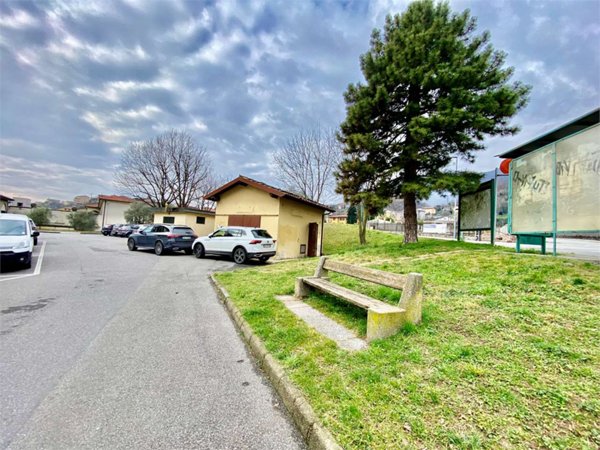 casa semindipendente in vendita a Civate