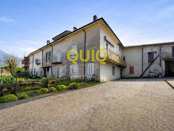 casa indipendente in vendita a Civate