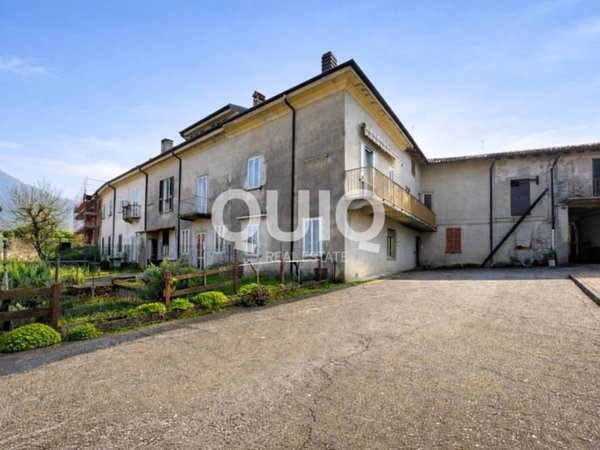 casa indipendente in vendita a Civate