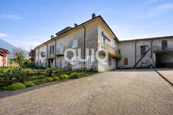casa indipendente in vendita a Civate in zona Isella