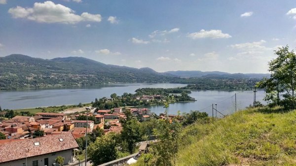 villa in vendita a Civate in zona Isella
