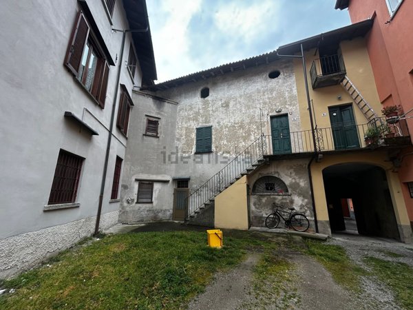 appartamento in vendita a Civate in zona Isella