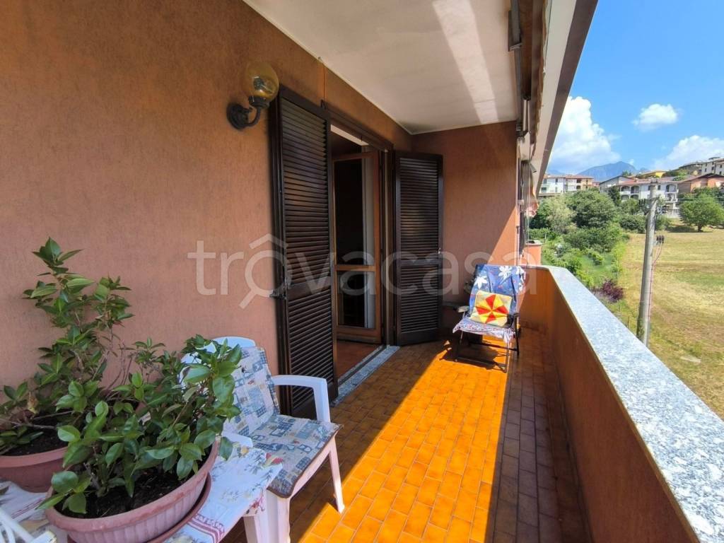 appartamento in vendita a Civate in zona Isella