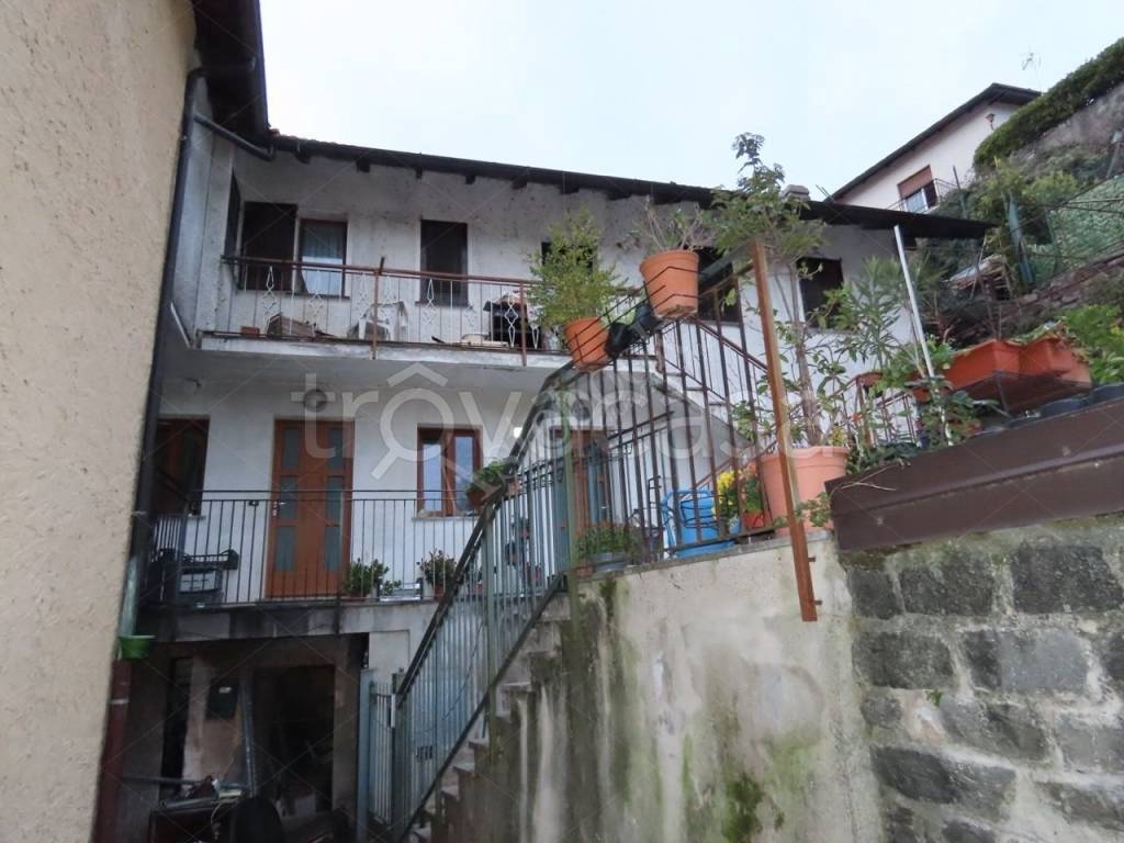 appartamento in vendita a Colico in zona Olgiasca
