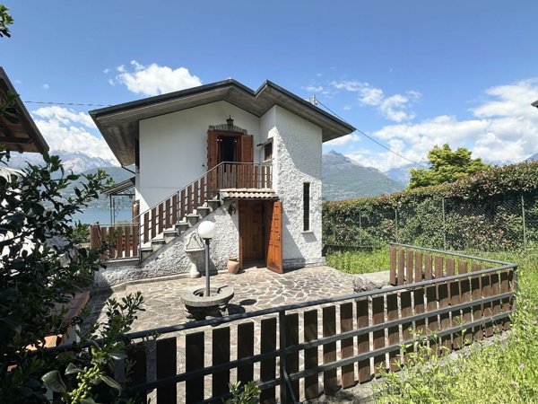casa indipendente in vendita a Colico in zona Villatico