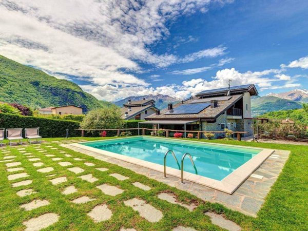 casa indipendente in vendita a Colico