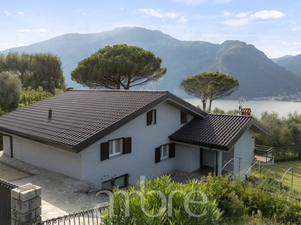 casa indipendente in vendita a Colico in zona Olgiasca