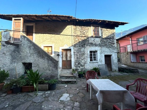 casale in vendita a Colico in zona Villatico
