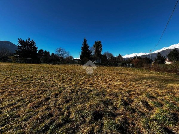 terreno edificabile in vendita a Colico