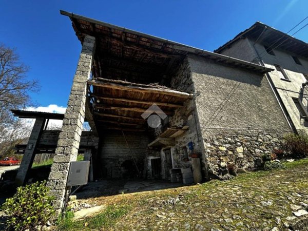 casa indipendente in vendita a Colico in zona Curcio