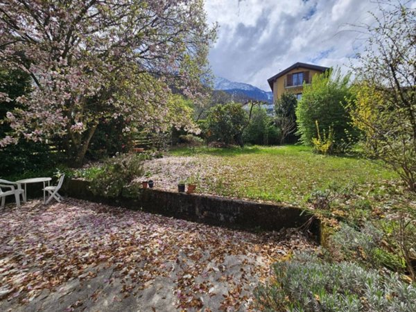 casa indipendente in vendita a Colico