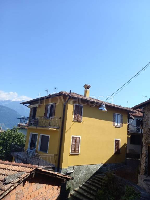 casa indipendente in vendita a Colico in zona Olgiasca