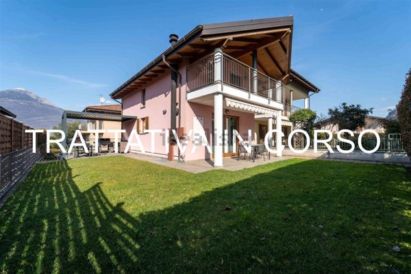 casa indipendente in vendita a Colico