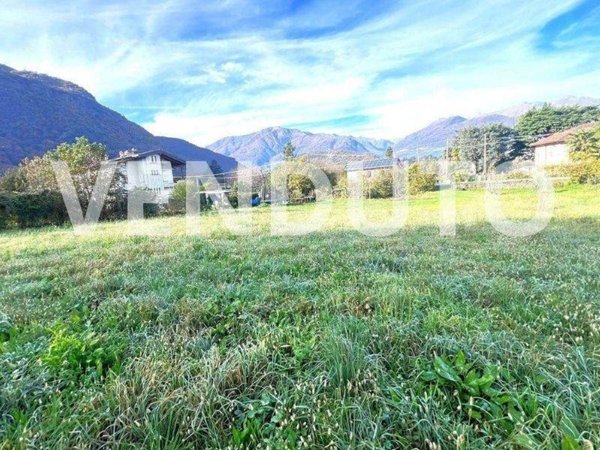 terreno edificabile in vendita a Colico