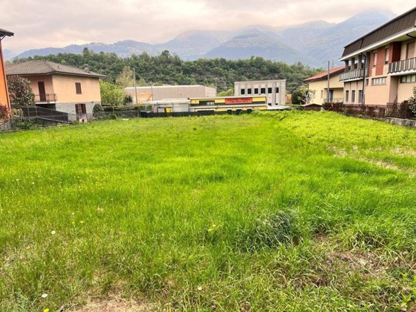 terreno edificabile in vendita a Colico